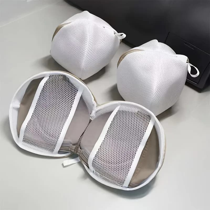 3 bags resistant to washing the bra, designed for washing in the washing machine, protect the bras from damage and prevent the clothes from twisting.