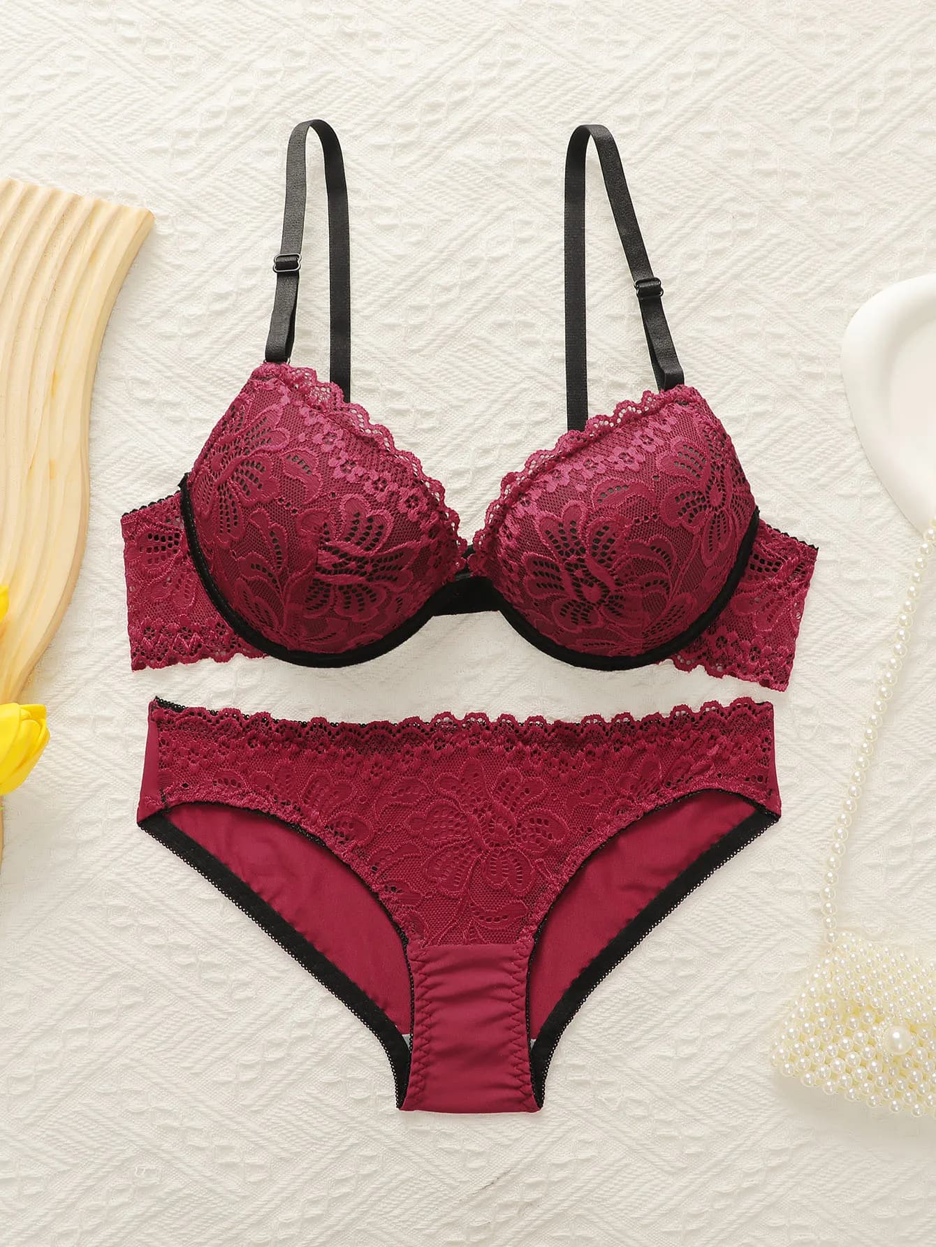 Vendita calda 2 pezzi di lingerie sexy in pizzo ricamato da donna che raccoglie push up comoda biancheria intima reggiseno A2161