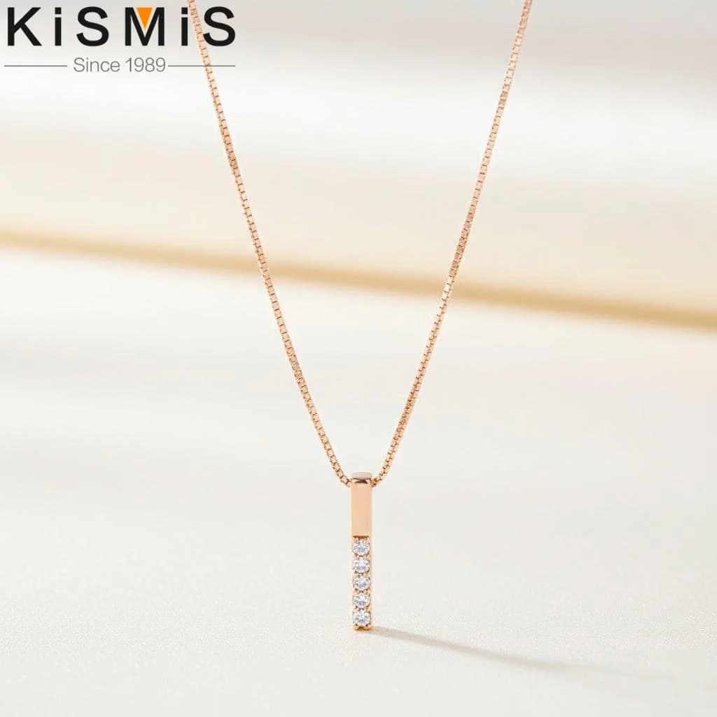 Collana Micro Verticale con Ciondolo a Forma di Lettera, Gioiello Femminile Raffinato ed Elegante