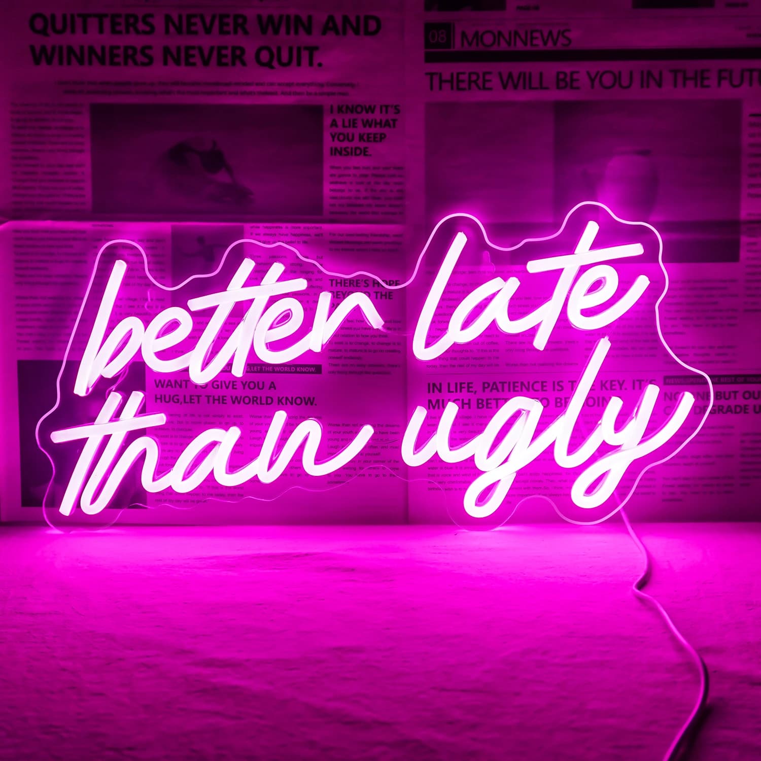 Meglio tardi del brutto Insegna al neon Luci a LED Lettera rosa Insegne artistiche Decorazione della stanza per il salone di bellezza Make Up Bar Club Camera da letto Festa