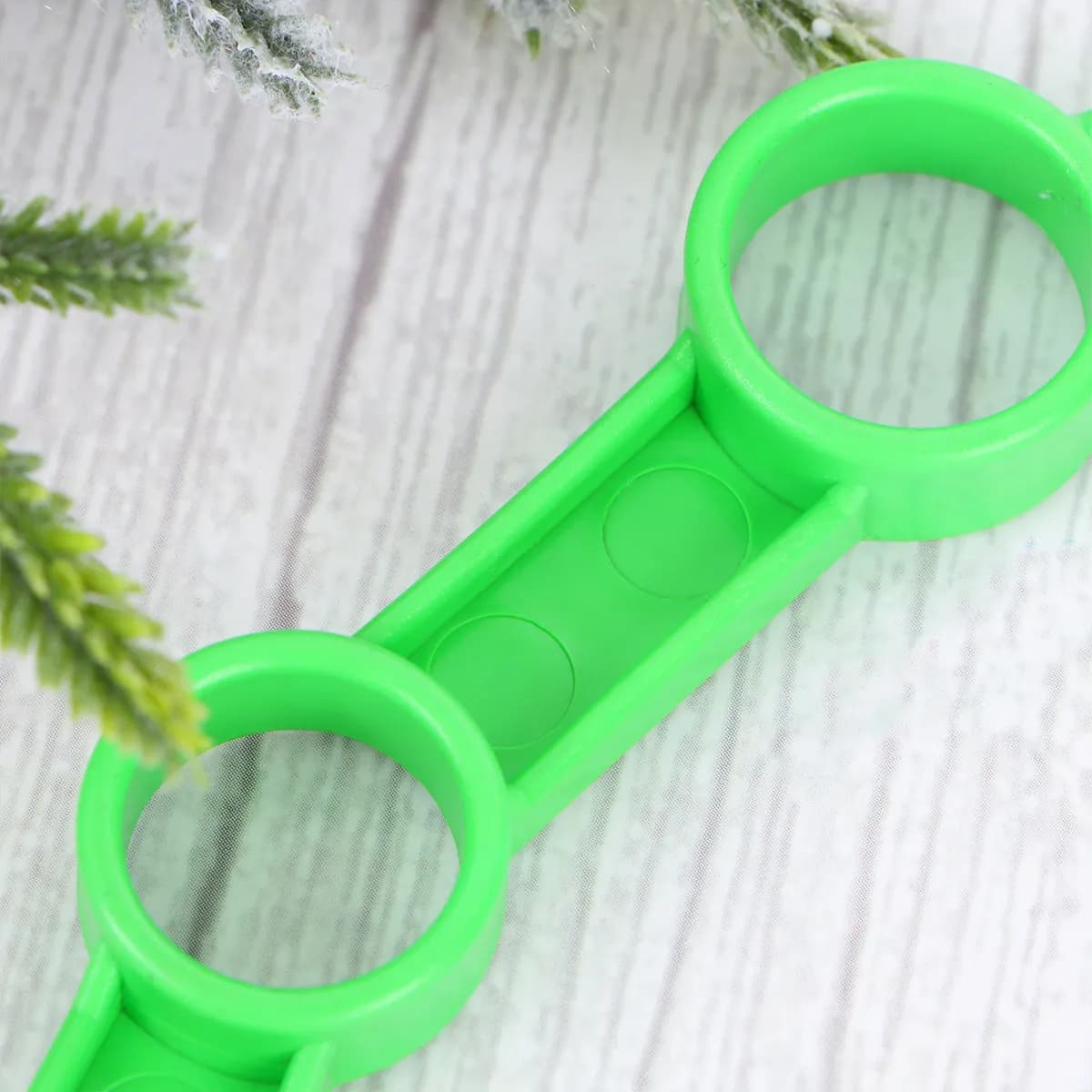 1Pcs Finger Expansion Sleeve Guitar Trainer Tool Size M Green Improve Finger Flexibility for Electric Acoustic Bass Ukulele