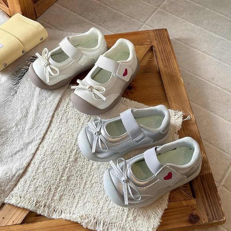 Scarpe Casual da Ragazza con Ricamo a Cuore e Cinturino Regolabile, Sneakers Antiscivolo per Uso Quotidiano, Argento Beige