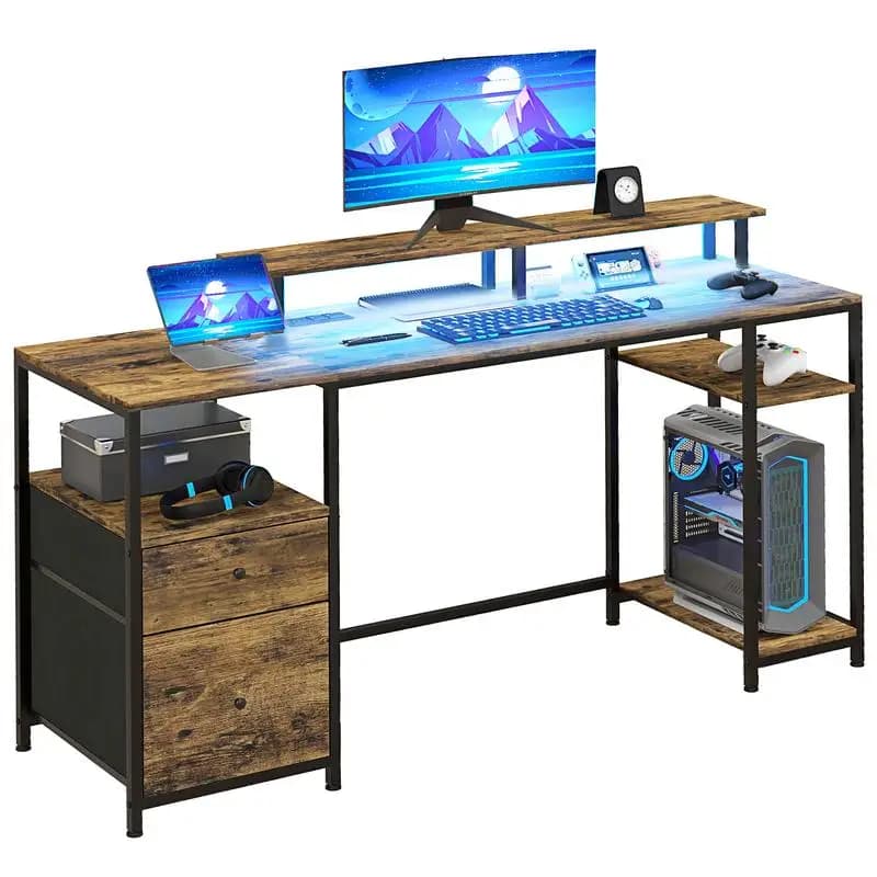 Scrivania per computer da 61" con luci a LED, prese di corrente, porte USB, configurazione di giochi con ripiani portaoggetti, supporto per monitor, cassetti in tessuto e