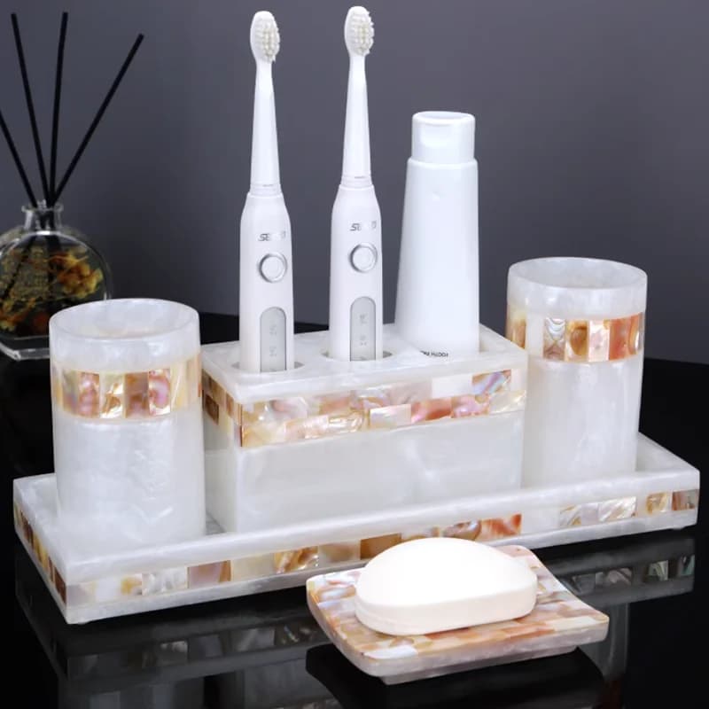 Accessori per la decorazione del bagno con conchiglia di lusso leggera Porta spazzolino Dispenser di sapone Bottiglia di lozione Forniture per il bagno Set di lavaggio