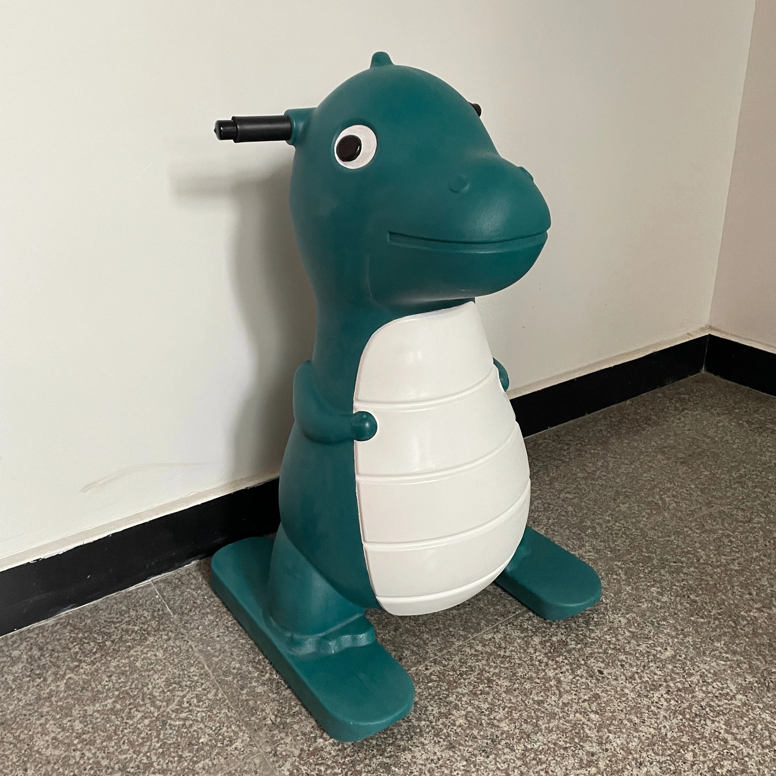 Assistente per parchi a tema invernale Aiuto per pattini di sicurezza per bambini Attrezzatura per pattini da ghiaccio per principianti Spingitore per allenatore di pattini da ghiaccio per dinosauri