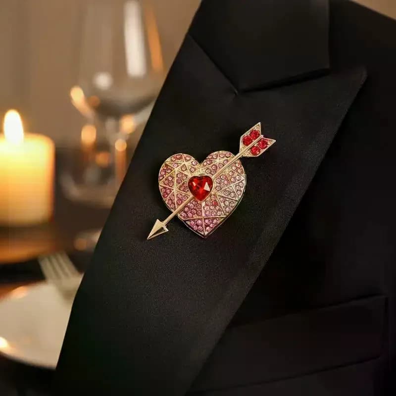 Spille e broche a forma di freccia e cuore, accessori da donna unisex con strass, per feste, abbigliamento casual, gioielli regalo