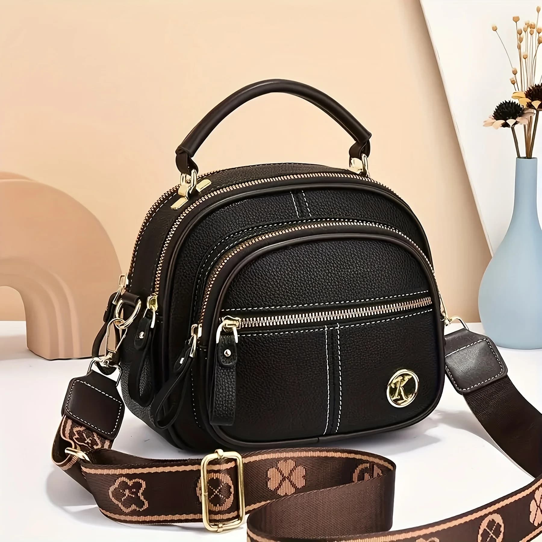 Elegante borsa a tracolla nera da donna - una borsa compatta a spalla singola con chiusura a cerniera, fodera in poliestere e bordi decorativi dipinti, ideale per l'uso quotidiano, lo shopping e come regalo.