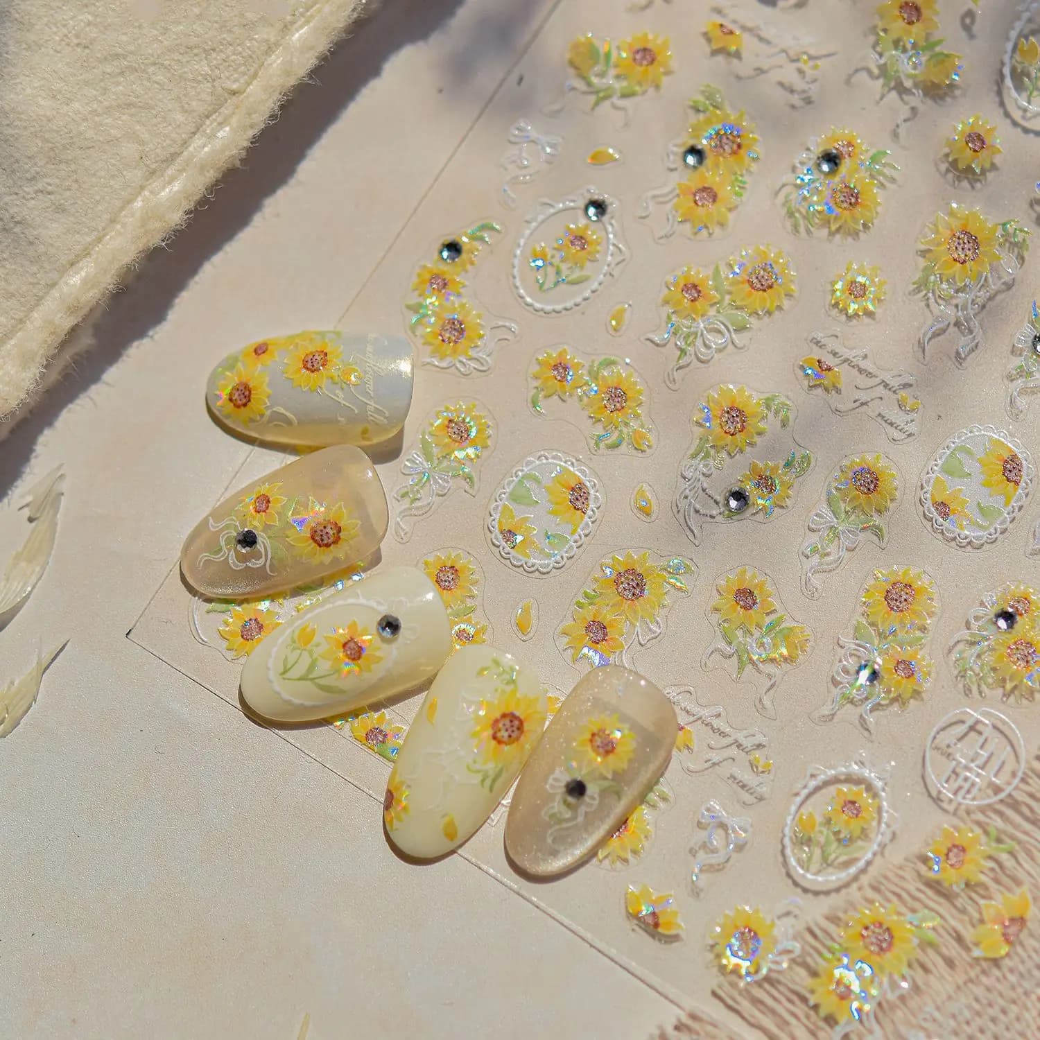 Adesivi per Unghie con Fiori Scintillanti, Decorazioni 5D con Strass, Fiocchi, Nastri e Cornici per Manicure