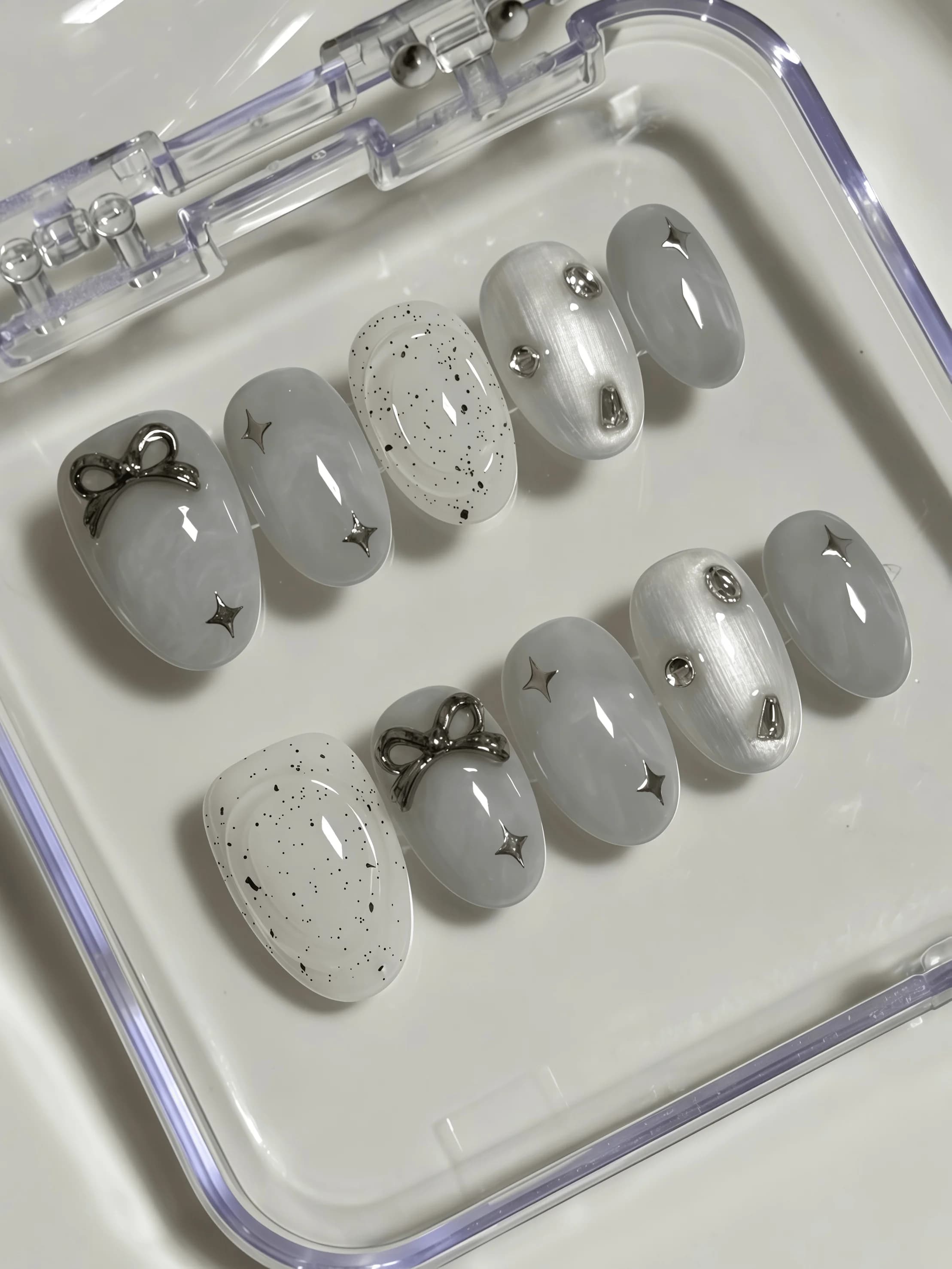 10 Pieces of Handmade Oval Full-Cover Nail Tips, Short Oval Shape, Cool Light Gray, Minimalist Style, Suitable for Women and Girls, Ideal for Commuting, Office Work, Simple Dates, and as an Intellectual Gift, Includes 1 Piece of Jelly Glue and 1 Nail File