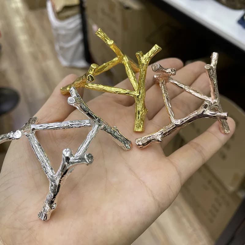 Supporto triangolare in metallo, supporto per sfera in cristallo, ramo di albero dorato irregolare, Base di visualizzazione per palline, ornamenti per Rack di stoccaggio per treppiede