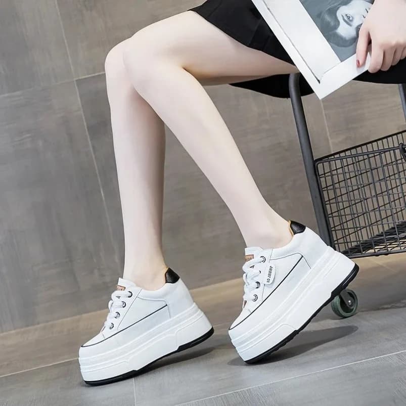 2025 Women's sturdy platform shoes Sneakers casual designer Chic elegant high heel shoes woman with thick background