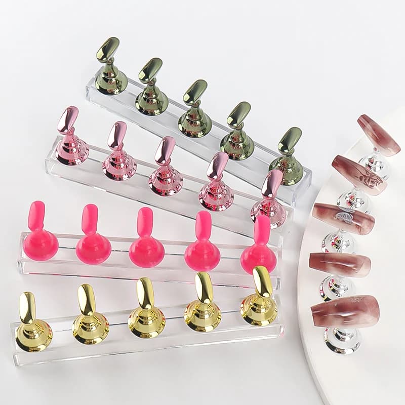 Set di espositori per pratica di nail art da 5 pezzi Set di pezzi degli scacchi Supporto magnetico per punte per unghie Strumenti per gel UV per smalto Manicure che mostra scaffale
