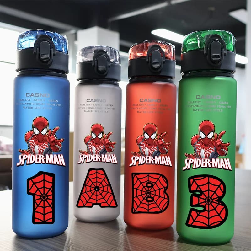 Borraccia in plastica da 560 ml Spider-Man con stampa numeri 0-9 e lettere A-Z, colori nero, blu, verde, rosso - Regalo perfetto
