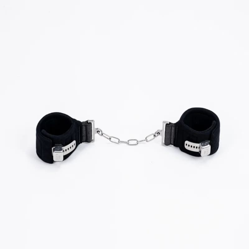 Piedini con inserto a catena Cinghia di ritenuta per magnetron in piedi per paziente psichiatrico femminile per evitare escrementi durante andare in toilette
