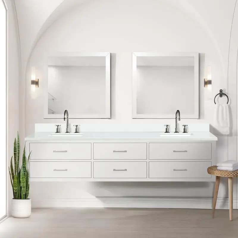 Vanity da bagno doppio bianco 84" L x 22" D con piano di lavoro in marmo coltivato, set di rubinetti e specchi da 36" per un bagno elegante