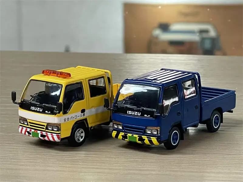 DBGT 1:64 Modellino in Scala di Camion Leggero Isuzu ELF