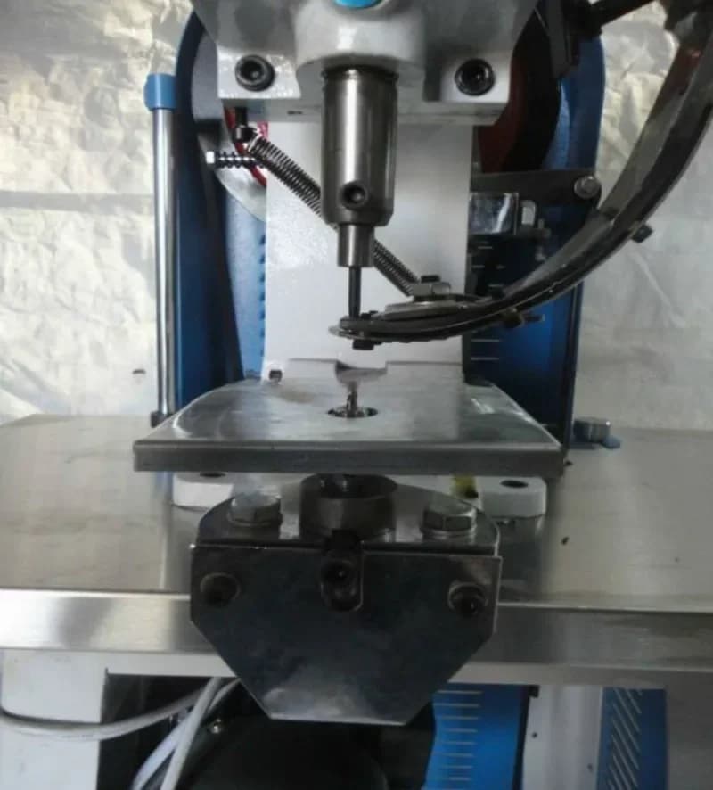 Single Head Metal Eyelets Electric Punching Machine for Cardboard Boxes/Fabric/Water/Water/Water/Water