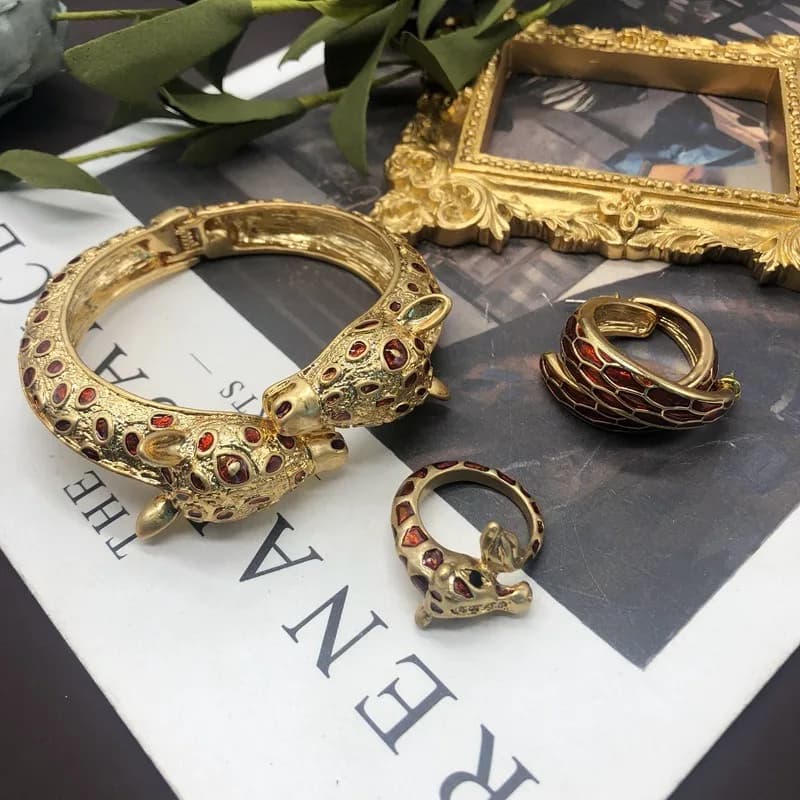 Set di Bracciale e Orecchini in Stile Medievale per Industria Pesante, Design con Motivo a Cervo, Gioielli Primaverili