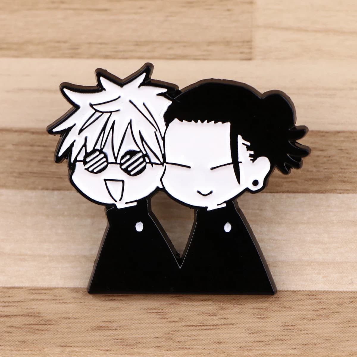 Satoru Gojo Spilla smaltata Distintivi anime sullo zaino Spille da bavero Spille per gioielli di moda da donna Regalo per amici