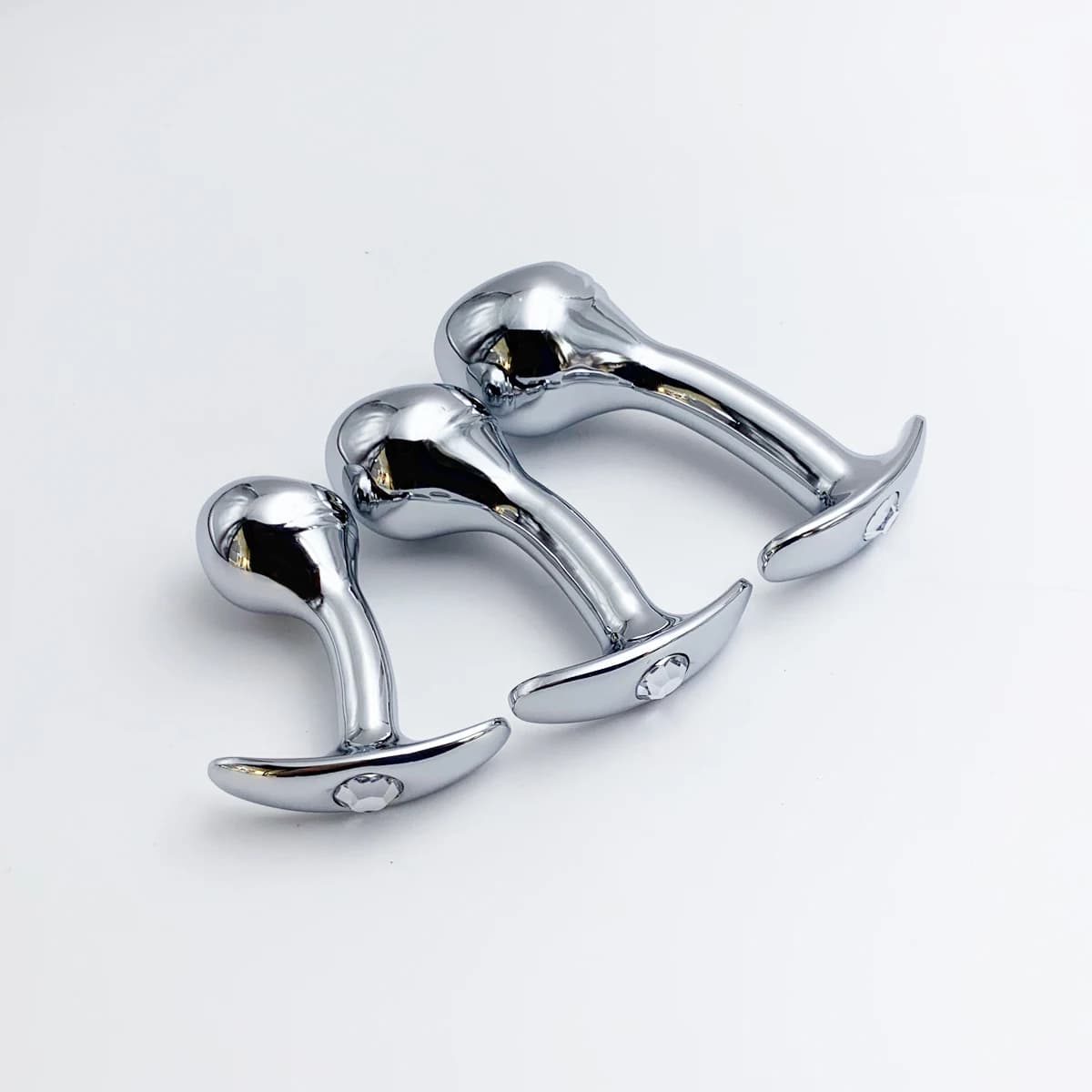 Dildo in metallo Plug anale Gem Base Butt Plug Abbigliamento esterno Ancoraggio Design aderente Masturbatori maschili e femminili Giocattoli adulti del sesso