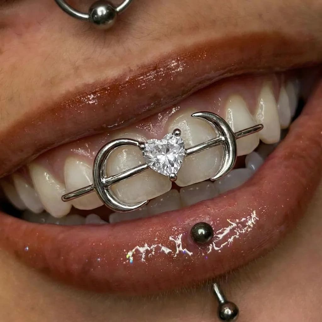 Nuovo Stile Piercing a Forma di Cuore con Arco e Frecce, Gioielli per Denti alla Moda Hip-Hop, Cosplay di Halloween, Rap