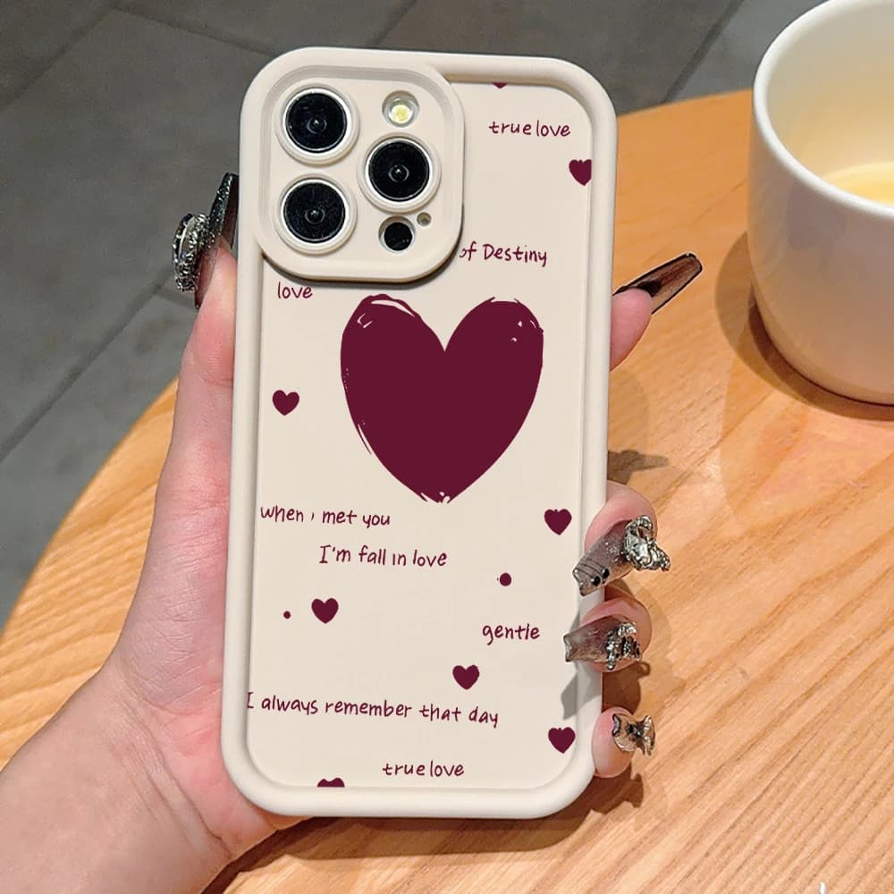 Custodia Morbida Antiurto a Forma di Cuore Bordeaux con Scritta 'Lettere di Confessione' per iPhone 15 16 17 Pro Max 16 15 Pro 16 15 Plus 17 E