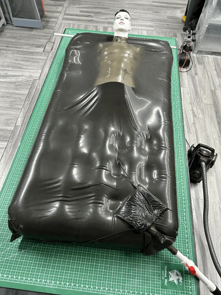 Customized Latex Inflatable Bed Rubber Vacuum Bed Sacco for Sleep Body Fetish Body Bag Vacuum Bed Clubwear