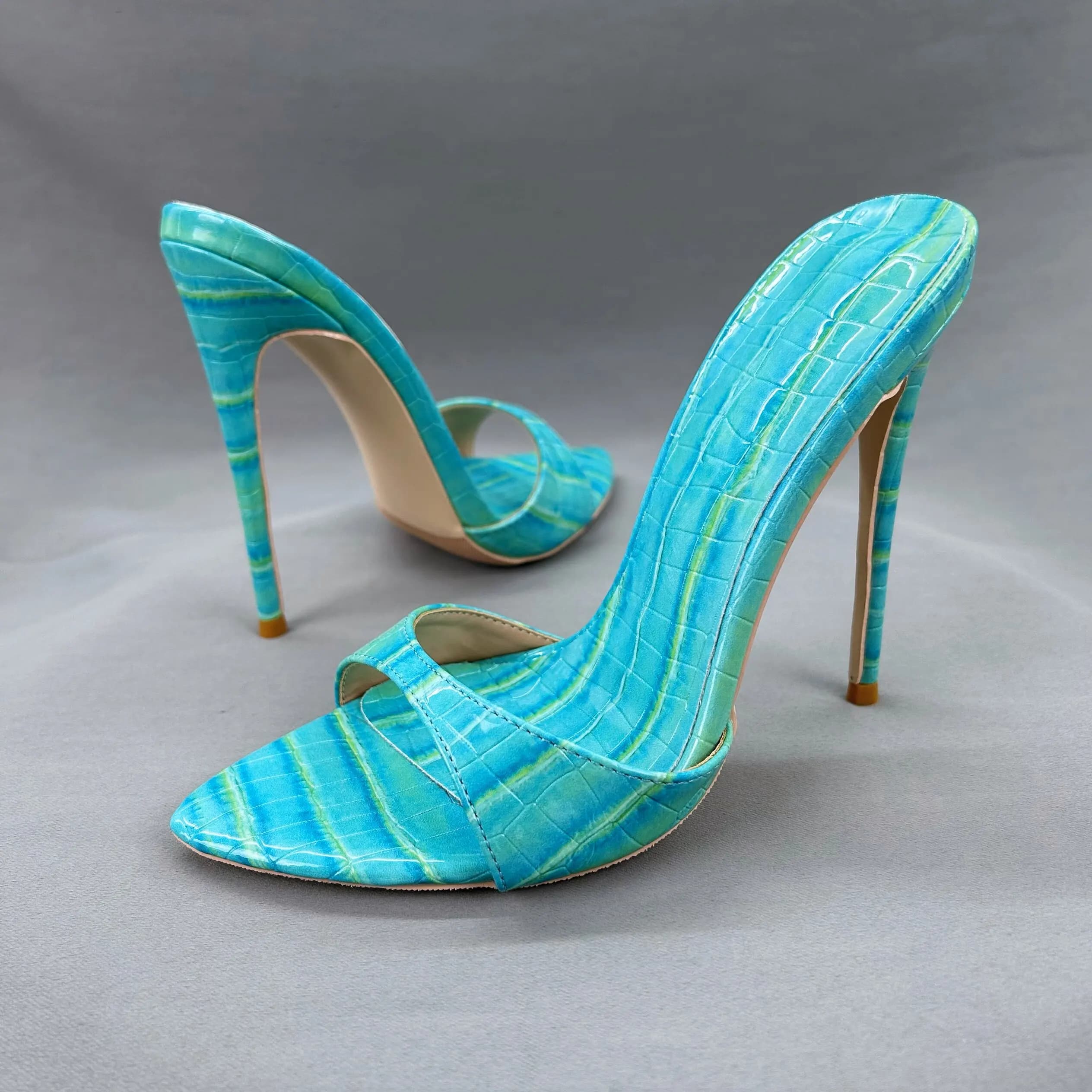 Sexy European and American pointed crocodile pattern fine heel sandals with patent leather for versatile high heels