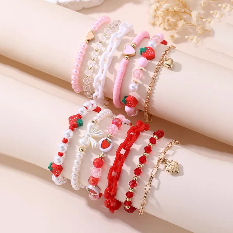 6pcs/set Pink Heart Pendant Bracelet for Girls – Delicate Love Charms & Soft-Tone Beads in Whimsical Polymer Clay.