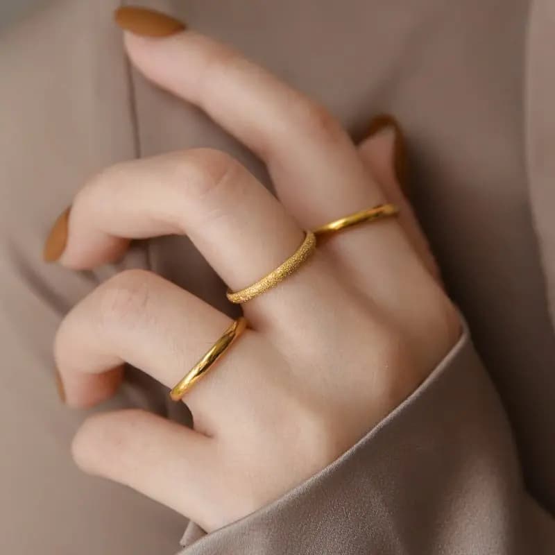 Set di 3 Anelli Minimalisti di Lusso in Stile Ins, Tono Freddo, Finitura Opaca, Gioielli di Alta Moda per Donne