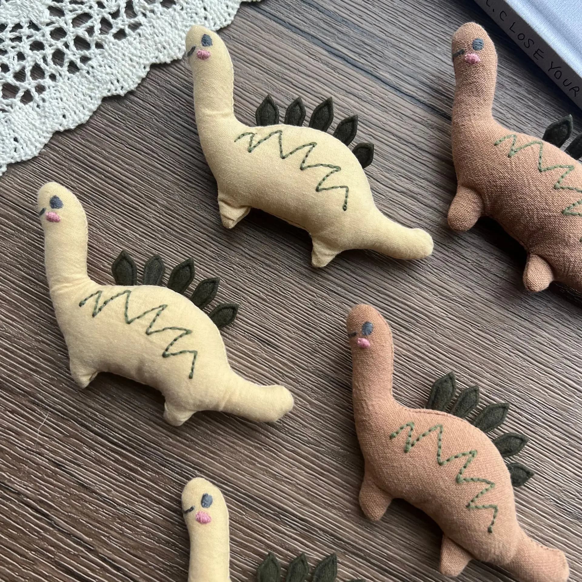 Premium Fabric Dinosaur Brooch Woodland Series Cute Stuffed Animal Pin for DIY Clothing Bag Scarf Accessory Lightweight