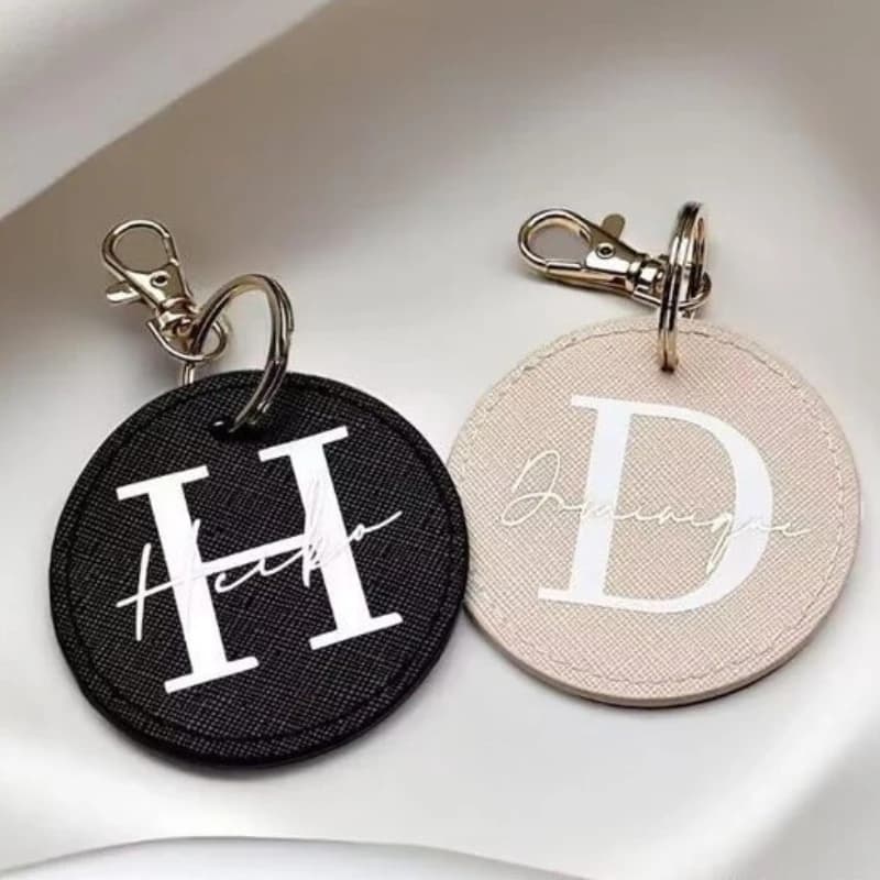 Portachiavi in pelle con incisione laser per amante Matrimonio Portachiavi rotondo con logo vuoto personalizzato Personalizza anello Nome Numero Portachiavi per auto Regalo