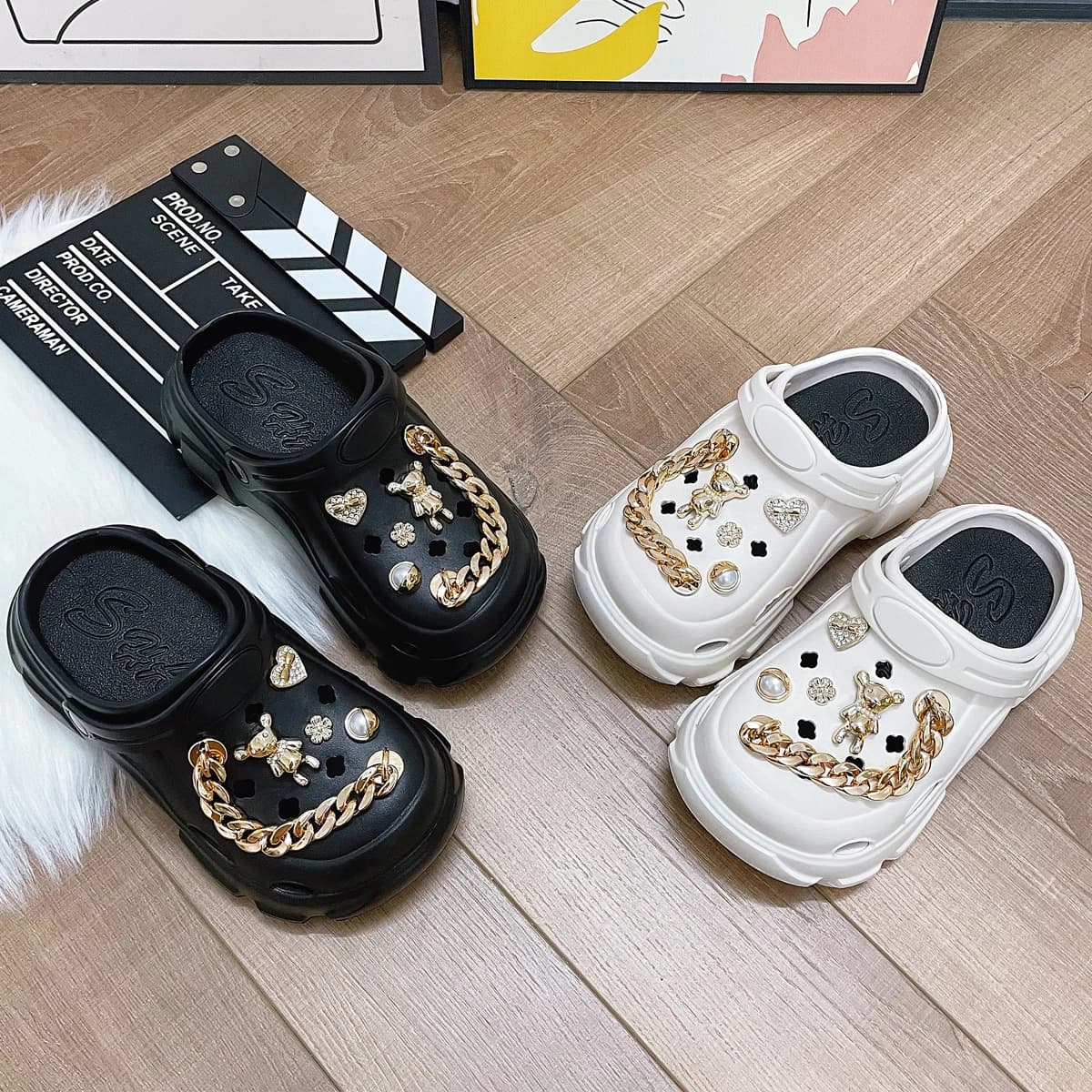 Nuove Scarpe Alla Moda e Versatili con Orsetto Dorato, Suola Morbida, Sandali Antiscivolo a Punta Chiusa per Bambini e Bambine, Modello 606