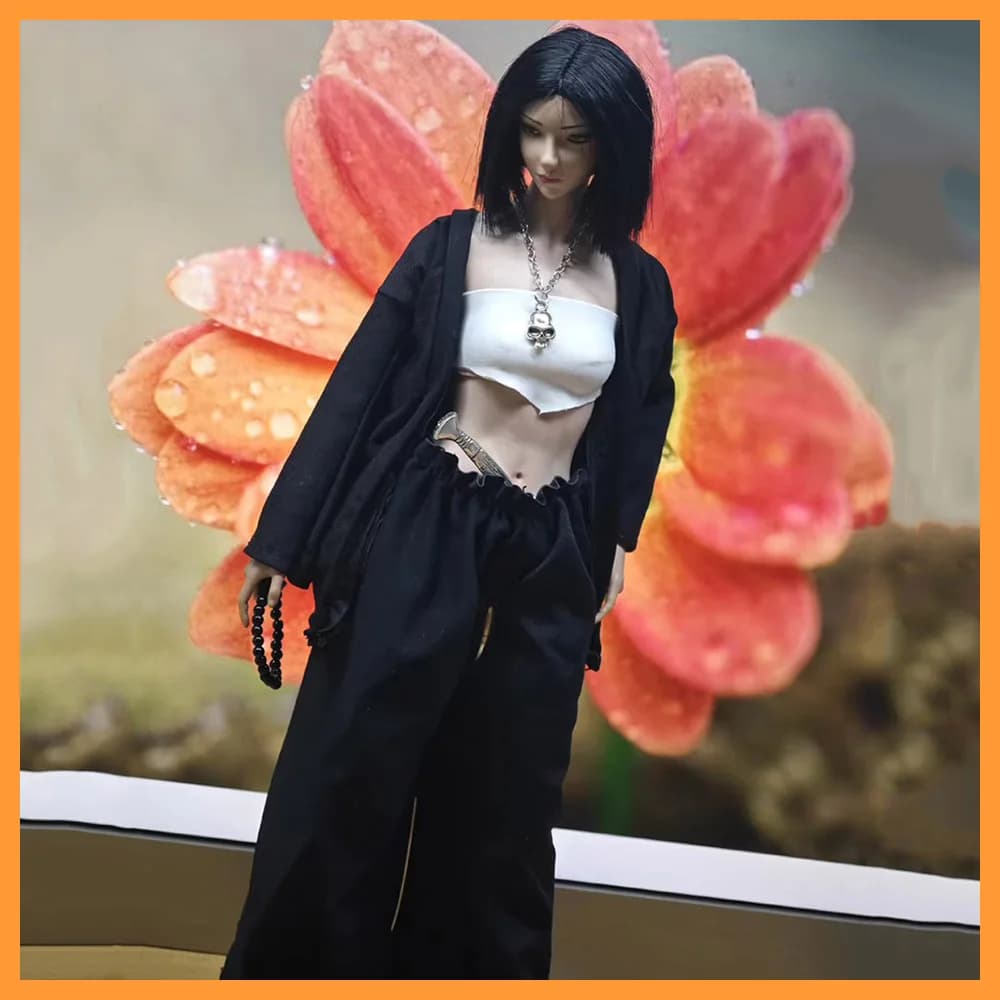 Set di vestiti per ragazza da villa in scala 1/6 Bustier bianco Cappotto e pantaloni larghi neri con collana scheletro per giocattoli Action Figure da 12 pollici