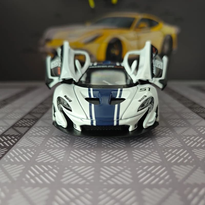Modellino in lega McLaren P1 GTR in scala 1:24, con portiere apribili, decorazione statica da scrivania, idea regalo da collezione