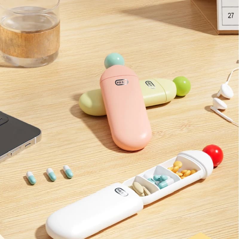 Compact and portable organizer for travel medicines - Durable three-grid storage container for tablets, vitamins and supplements