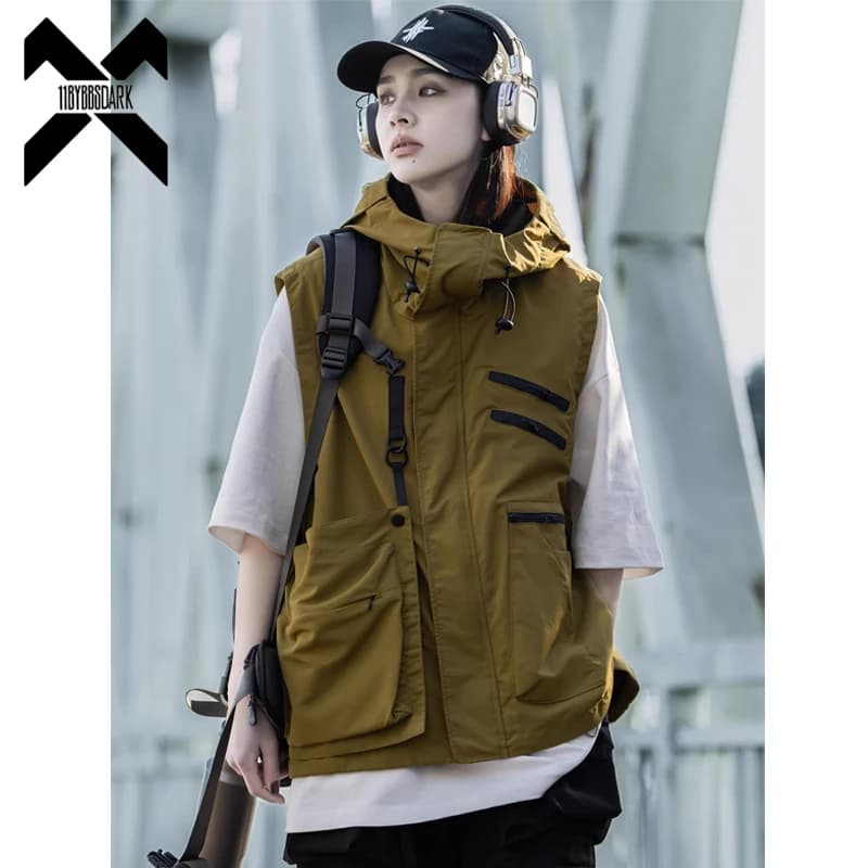 2025 Gilet con funzione con cappuccio da uomo Hip Hop Streetwear Giacca tattica senza maniche con tasche multiple
