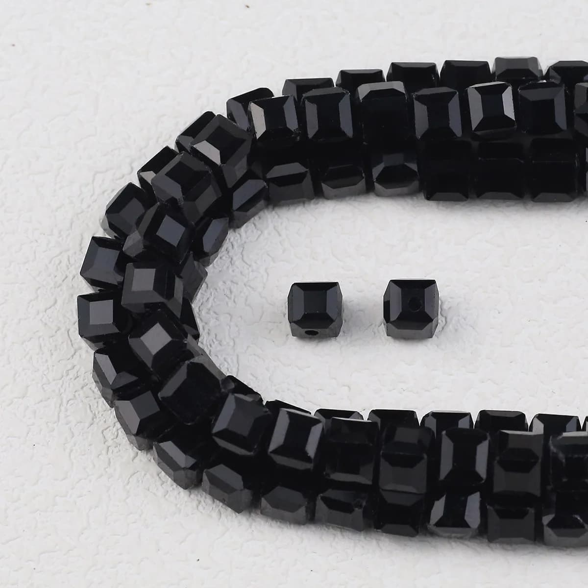 30 ~ 200 pz Nero Fascino Cubo di Cristallo Austriaco 2/3/4/6/7mm Vetro Quadrato Del Distanziatore Perline Sparse Per Gioielli Fatti A Mano Che Fanno braccialetto FAI DA TE