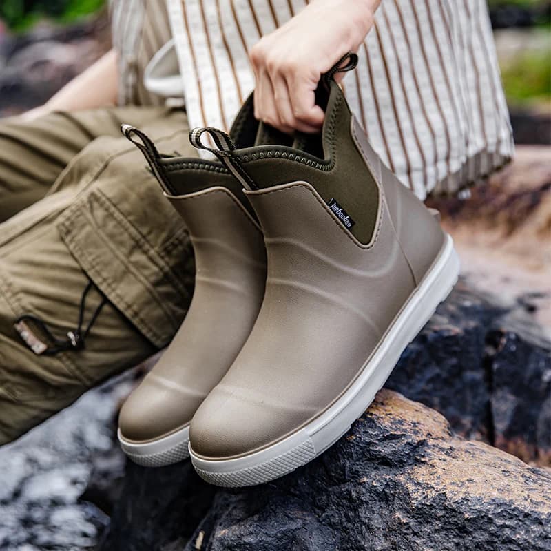 Lightweight Anti-Slip Outdoor Men's Mid-Calf Rain Boots Fashionable Short Tube Waterproof Shoe Covers for Hiking And Trekking