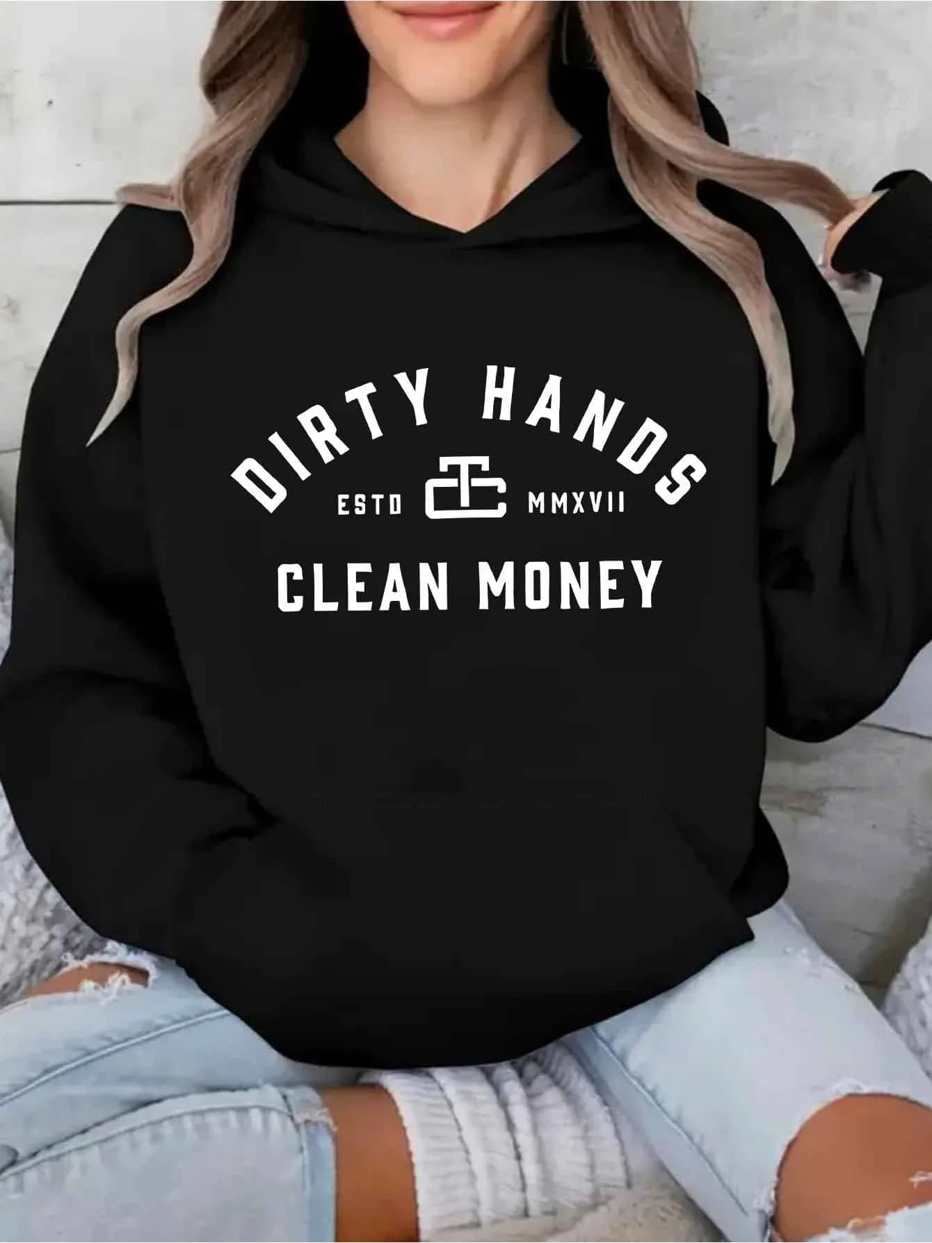 DIRTY HANDS ESTD MMXVII (2017) CLEAN MONEY Felpa con cappuccio ispiratrice con stampa di lettere grandi bianche, maglione nero