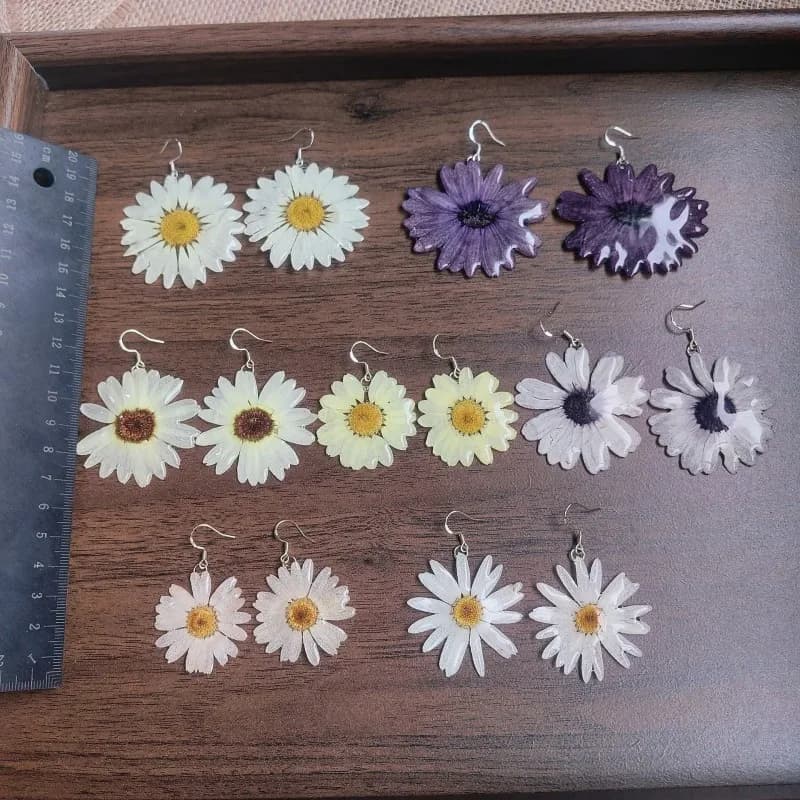 Orecchini Serie Piante Carine, Orecchini Artigianali in Resina Epossidica con Fiori Naturali, Orecchini con Fiori Essiccati, Gioielli Floreali Personalizzati all'Ingrosso
