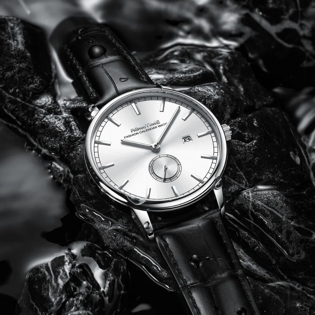 Men's quartz watch Detached chronometer in British style Dial Two pointer design Calendar with 3 position Leather strap