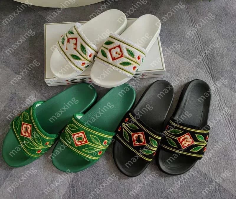 Sandali da uomo alla moda con suola morbida antiscivolo, ricamo a onde, ciabatte casual da spiaggia, leggere e di lusso.