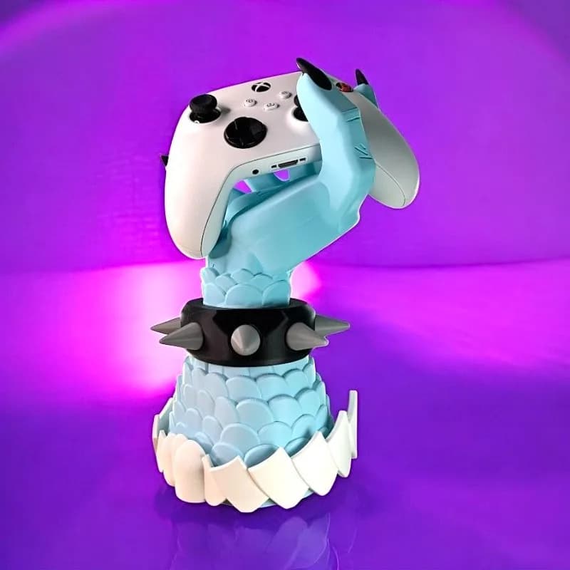 Ornamenti modello periferico One Piece Modello di animazione per ornamenti da tavolo con staffa per controller di gioco PS5 a forma di braccio Kaido