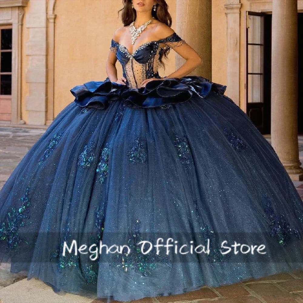 Abito da ballo blu royal personalizzato Abiti Quinceanera lucidi con spalle scoperte Appliques che bordano tulle di cristallo Abito dolce 16 Abiti 15