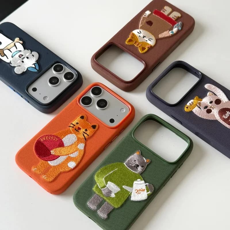 Embroidery cartoon cat and dog for iPhone17promax mobile phone case For Apple 16/15pro technology fabric case soft phone case