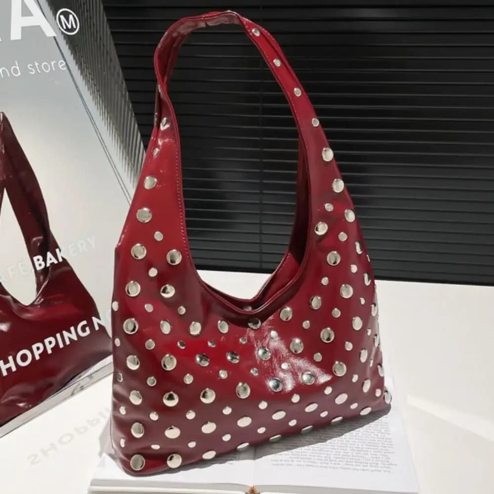 Borsa a tracolla portatile con rivetti in metallo Borsa a tracolla piccante per ragazza stile punk Borsa sotto le ascelle Borsa a secchiello dolce e fresca per ragazza