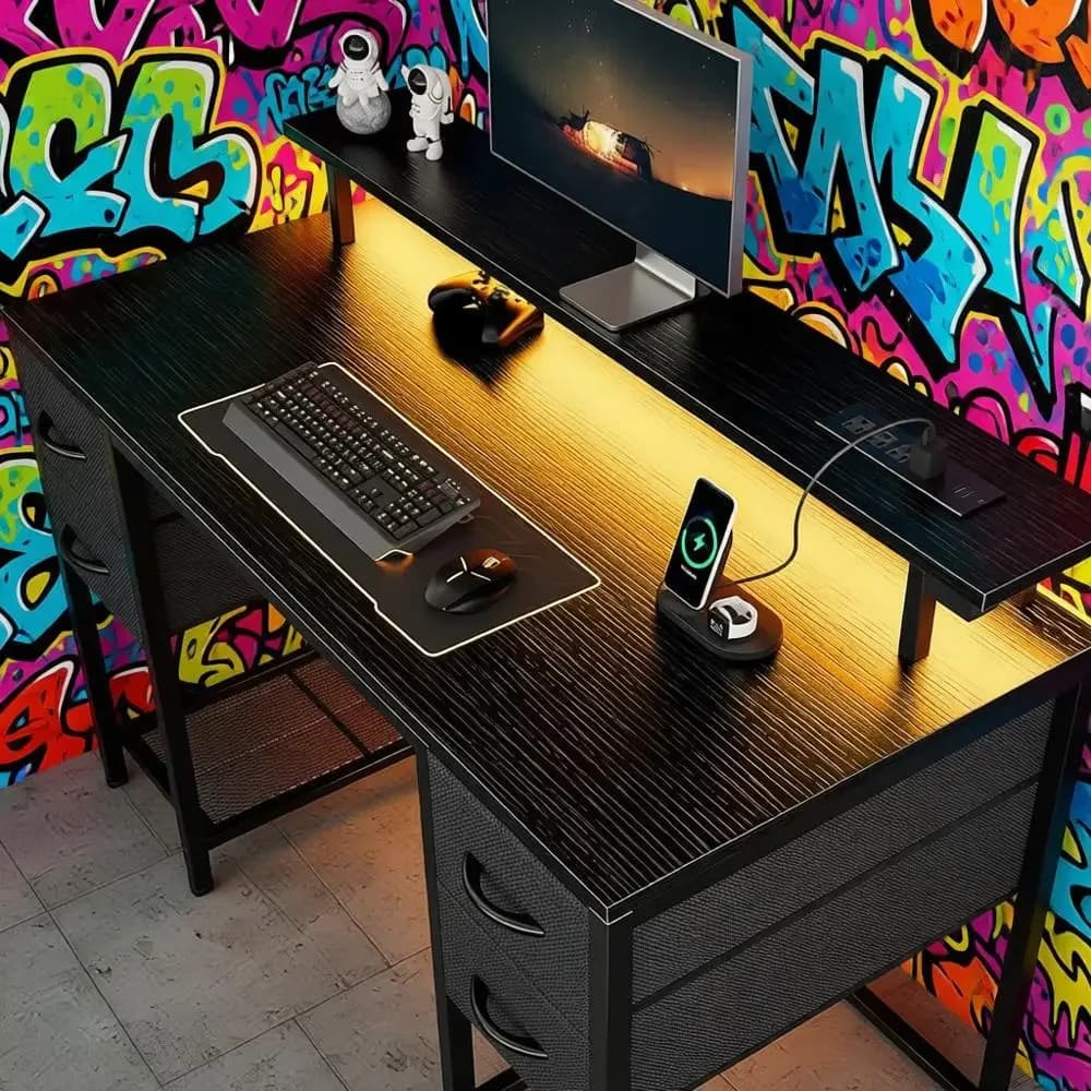 Scrivania da gioco con 47 luci a LED con 4 cassetti, prese di corrente e ampio spazio di archiviazione per l'home office o la camera da letto in nero