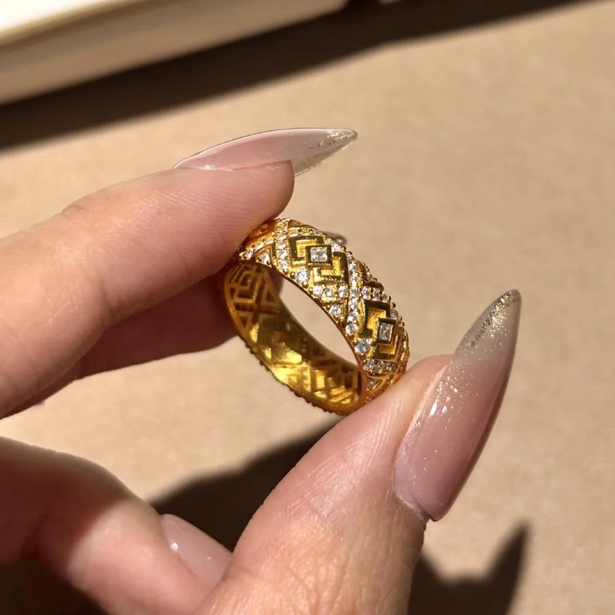 Tendenza classica intarsio diamante modello Fangsheng anello leggero di lusso moda stile corte anelli per le donne squisiti gioielli per banchetti