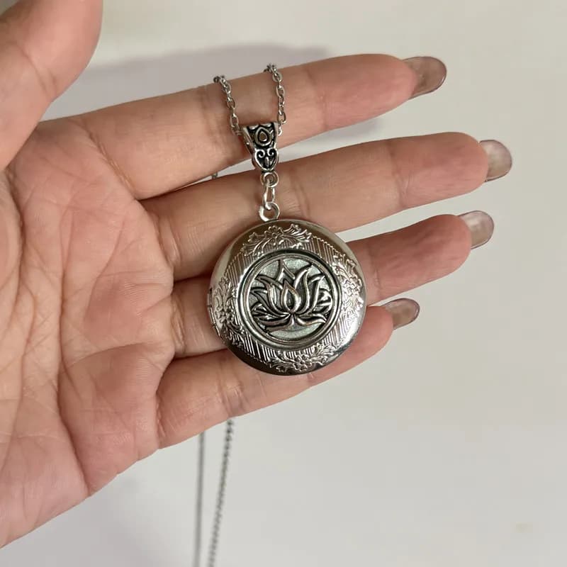 Creative Retro Silver Color Lotus Flower Relief Circular Photo Box Pendant Necklace for Women Fashion Stainless Steel Jewelry